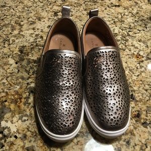 Woman's Caslon Eden 2 Slip on Sneakers, size 9 1/2